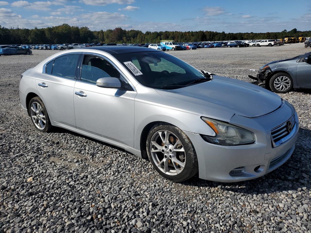 NISSAN MAXIMA S
