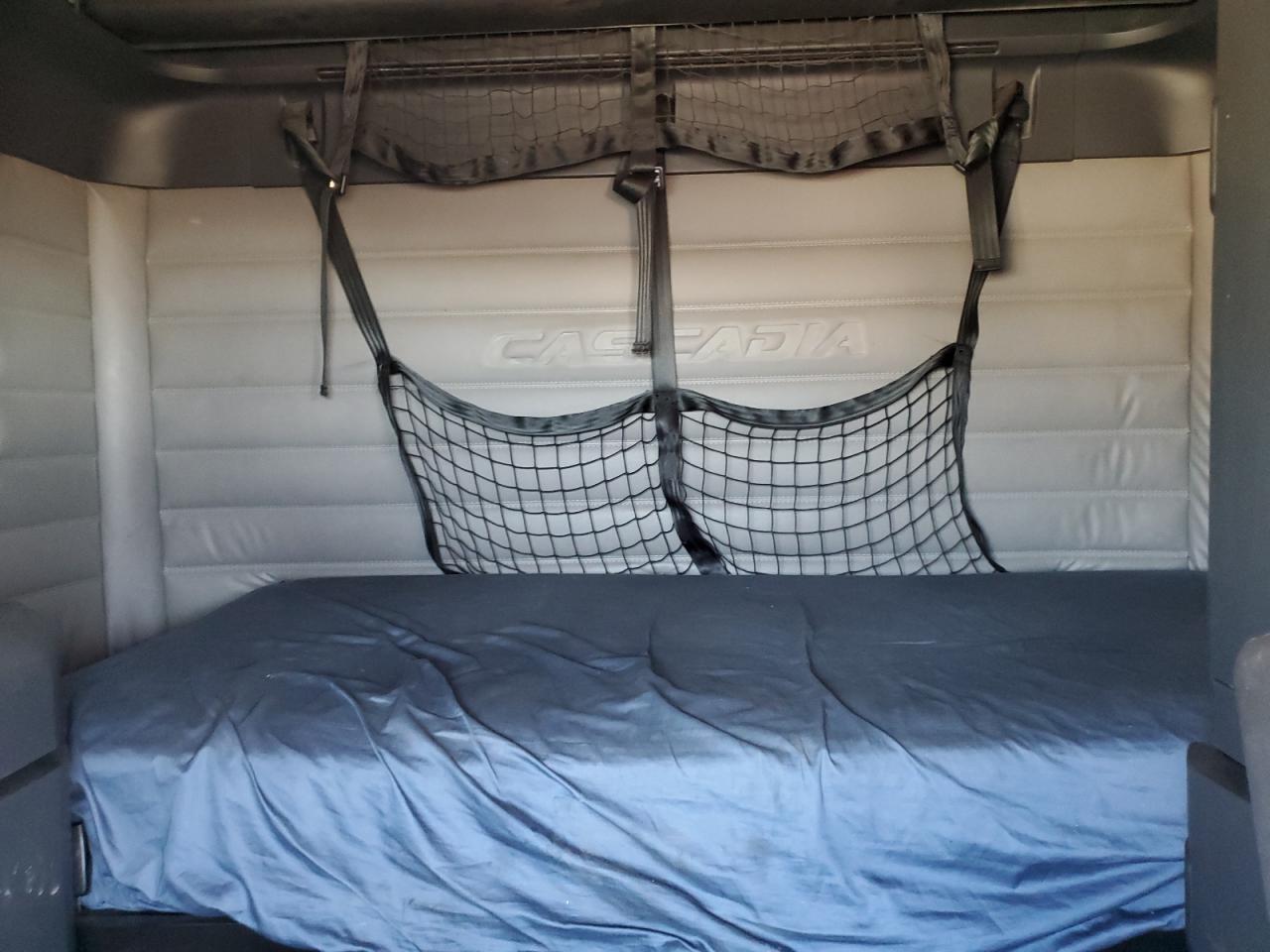 Lot #3281695933 2020 FREIGHTLINER CASCADIA 1