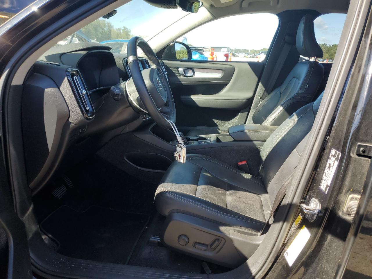 VOLVO XC40 T4 MOMENTUM