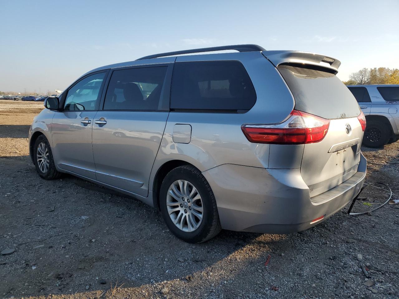 TOYOTA SIENNA XLE