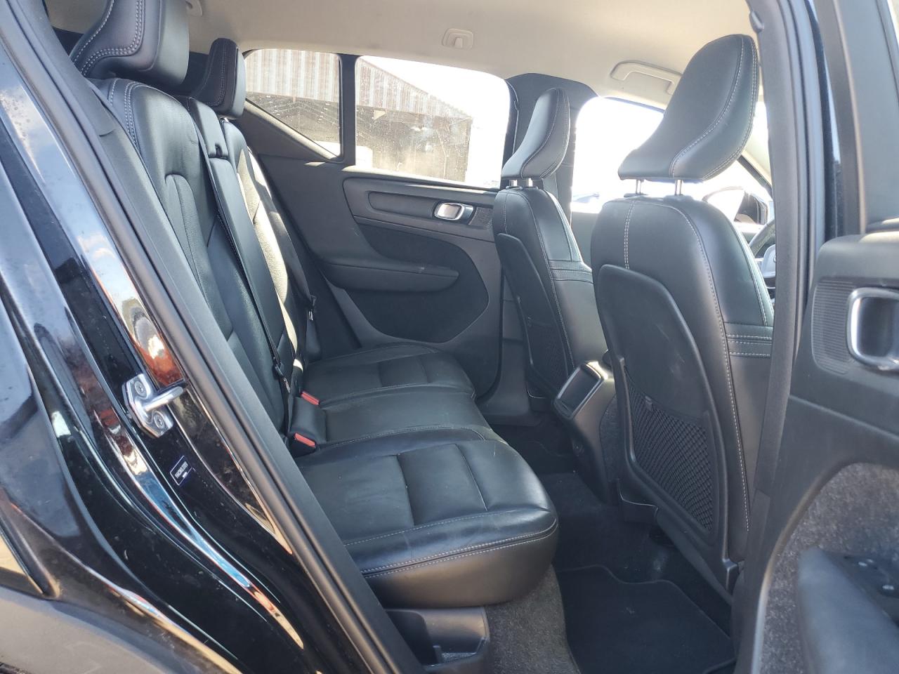 VOLVO XC40 T4 MOMENTUM