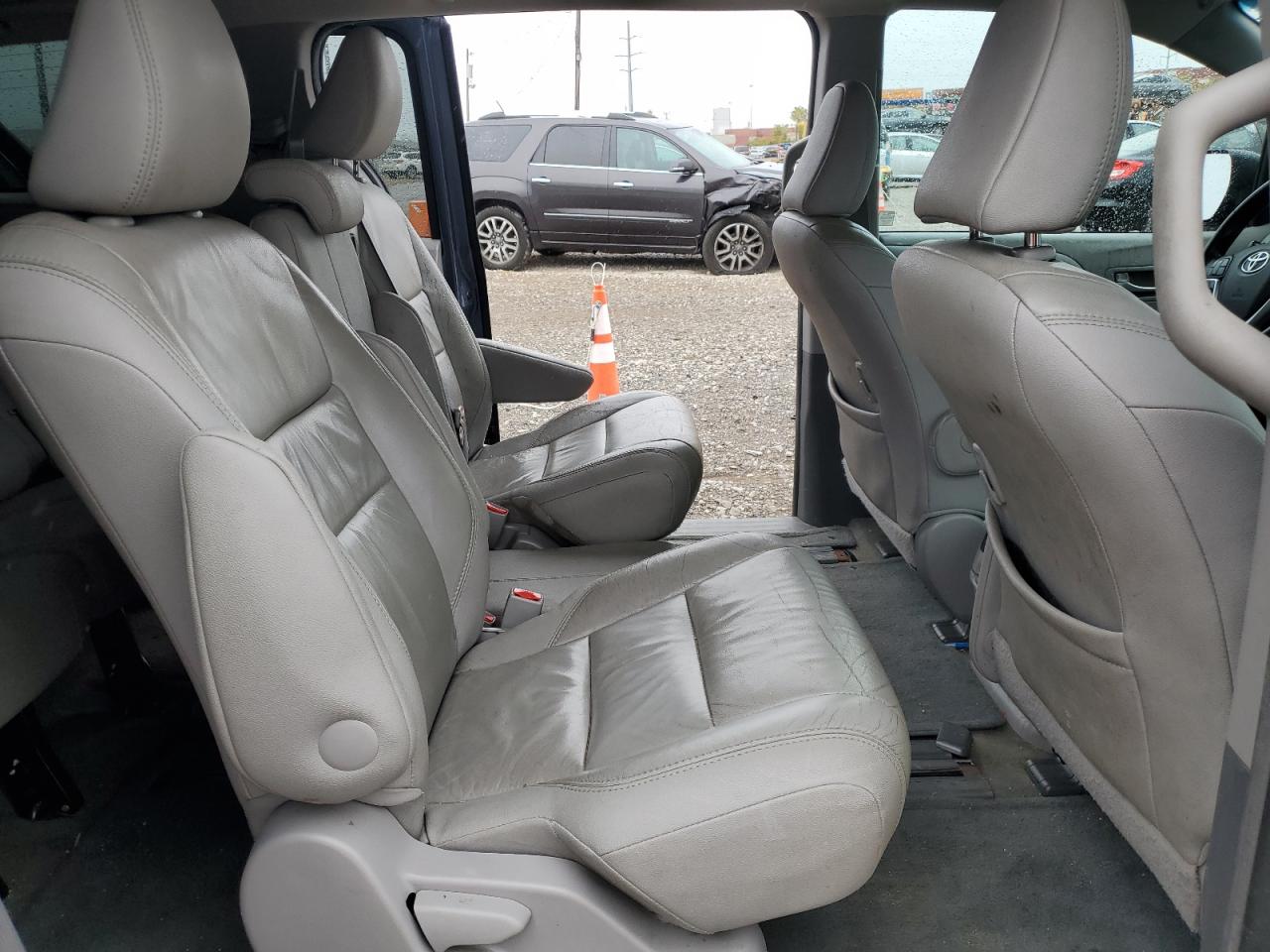 TOYOTA SIENNA XLE
