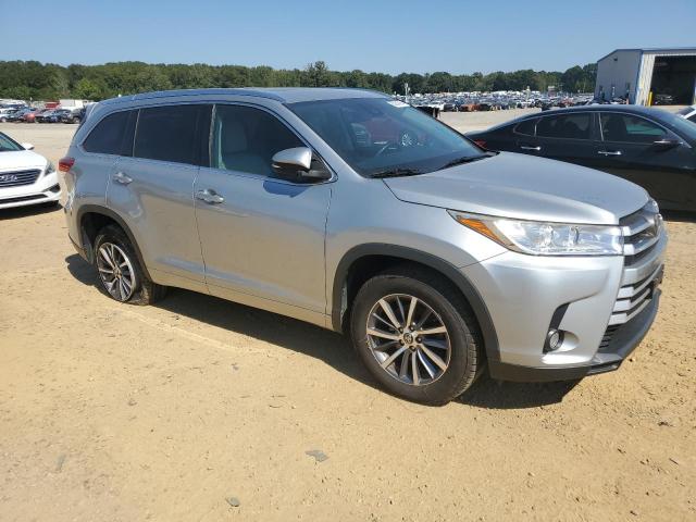 2017 TOYOTA HIGHLANDER SE 5TDKZRFH6HS517506