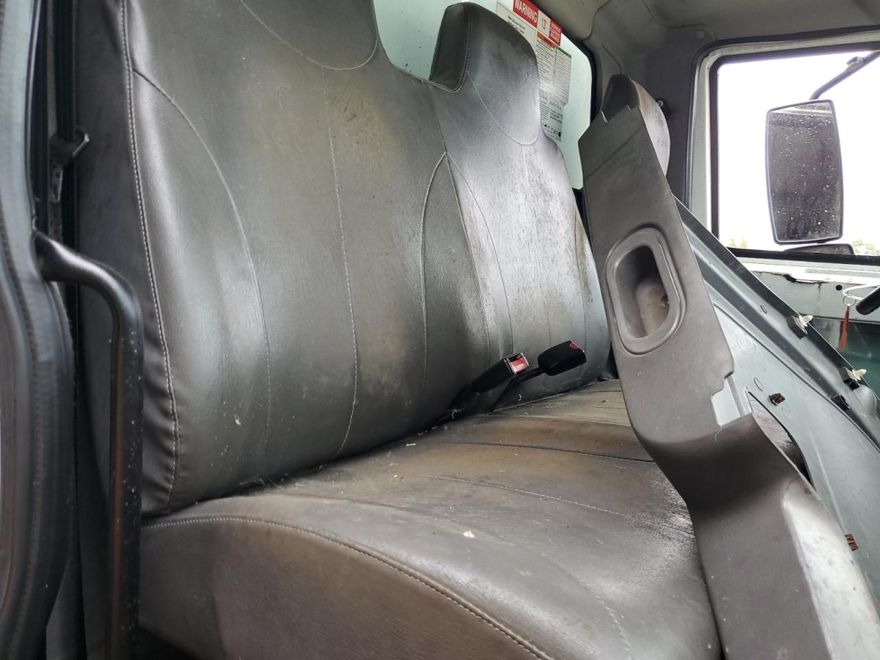 Lot #3280378958 2015 INTERNATIONAL 4000 4300