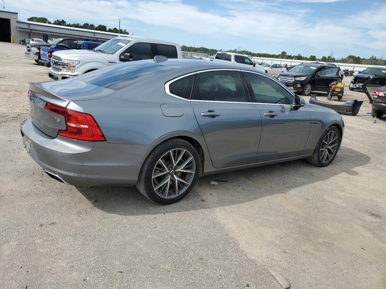 VOLVO S90 T5 MOMENTUM