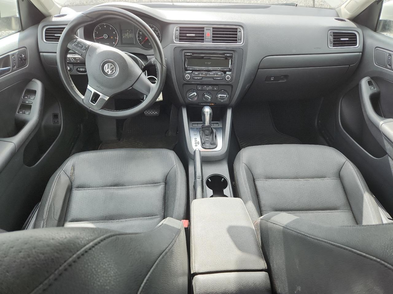 VOLKSWAGEN JETTA SE