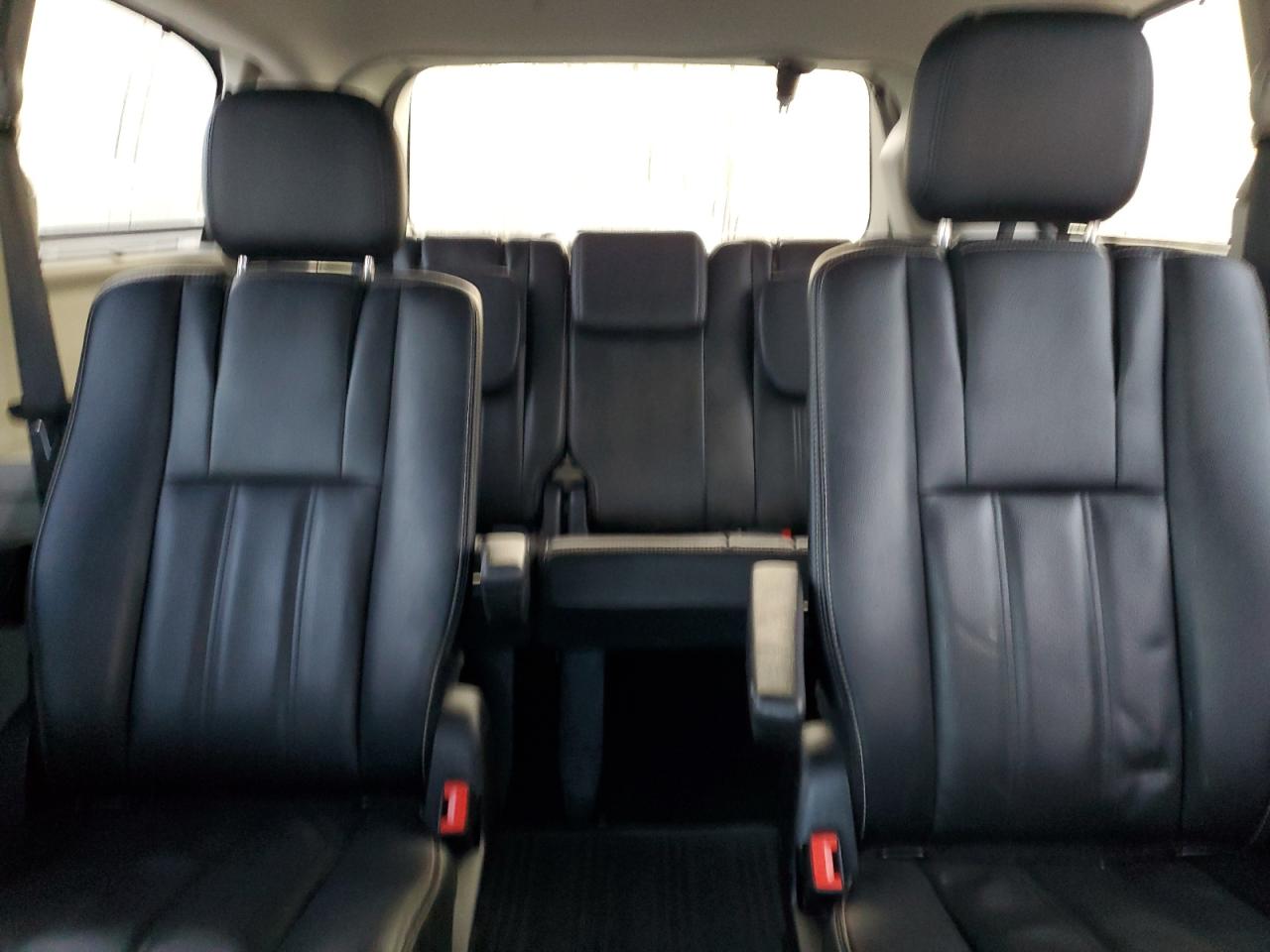 CHRYSLER TOWN & COUNTRY TOURING L