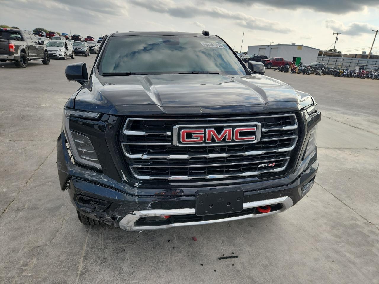 GMC YUKON AT4