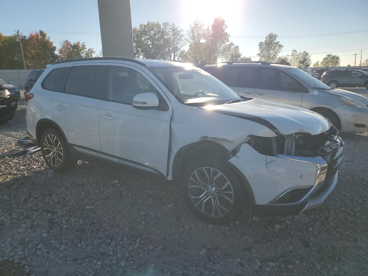 MITSUBISHI OUTLANDER SE