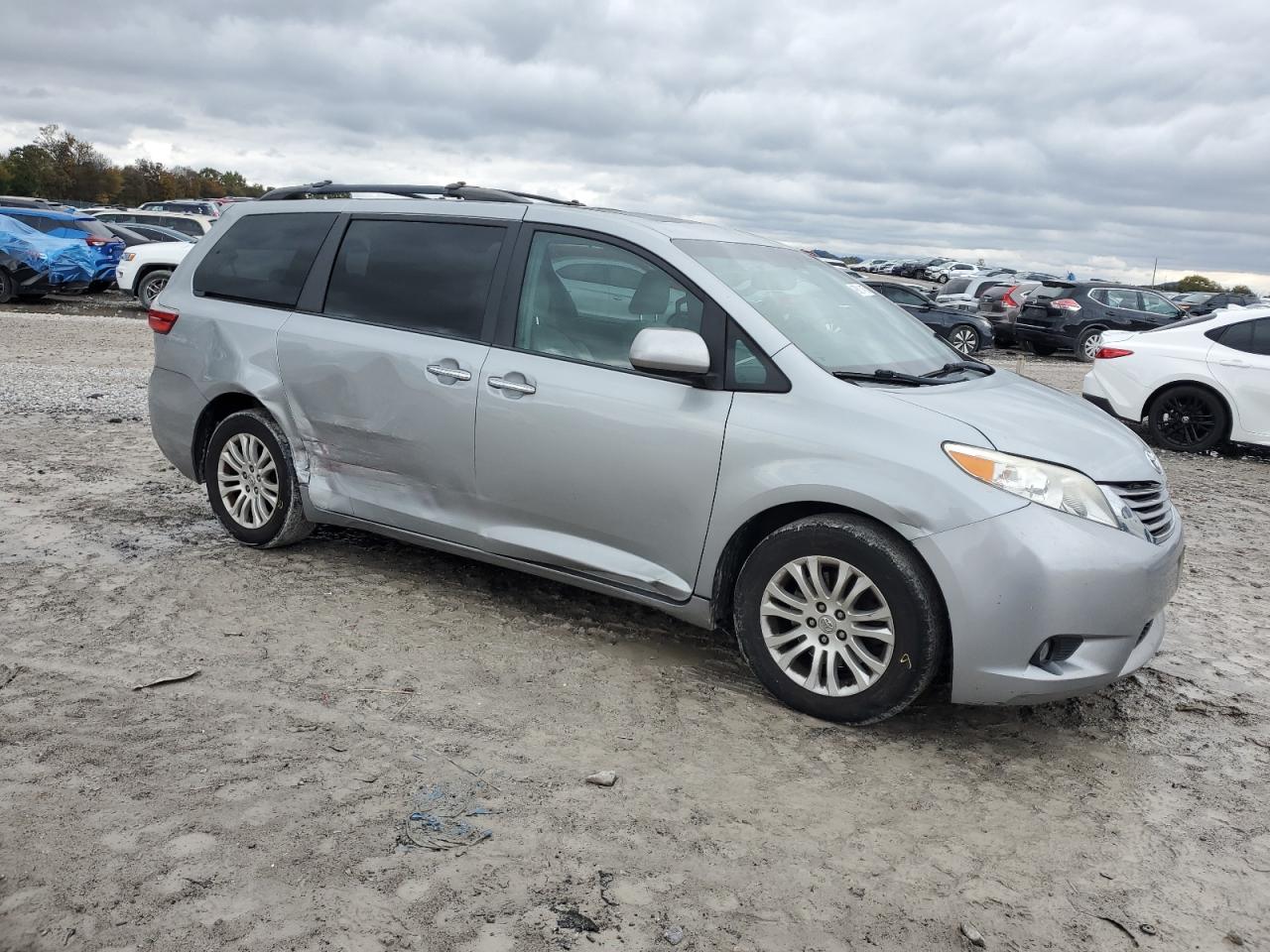 TOYOTA SIENNA XLE