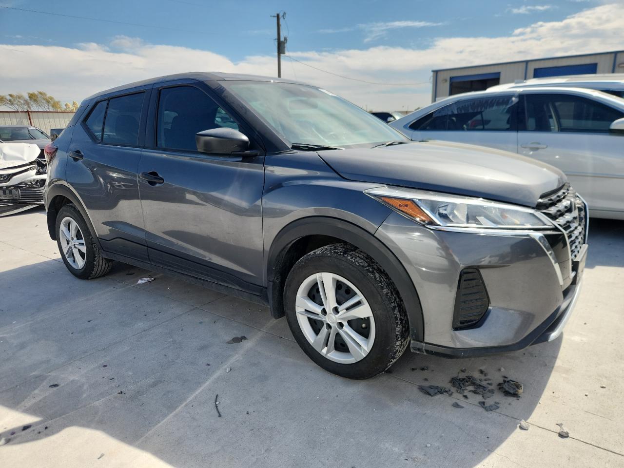 NISSAN KICKS S