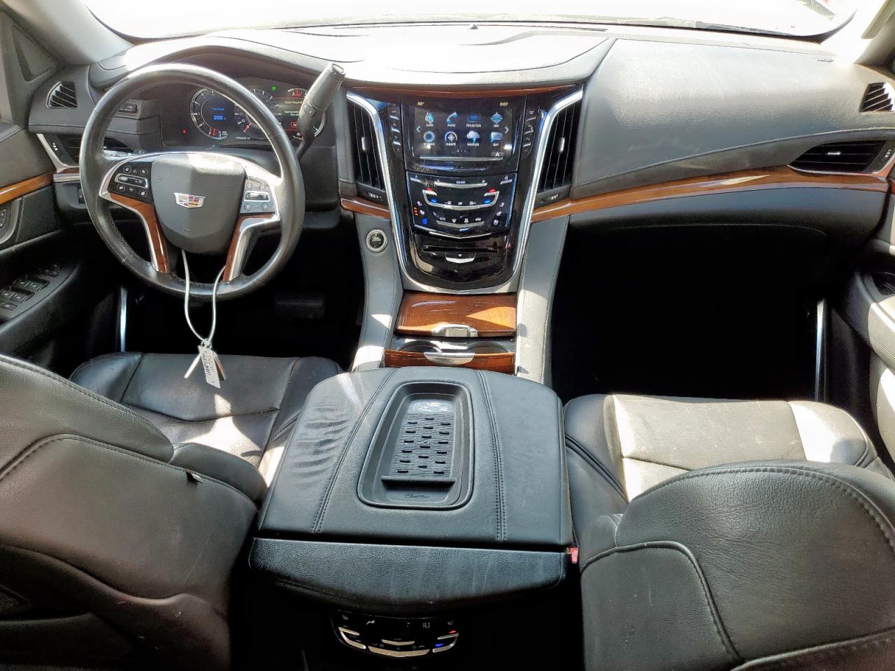 CADILLAC ESCALADE LUXURY