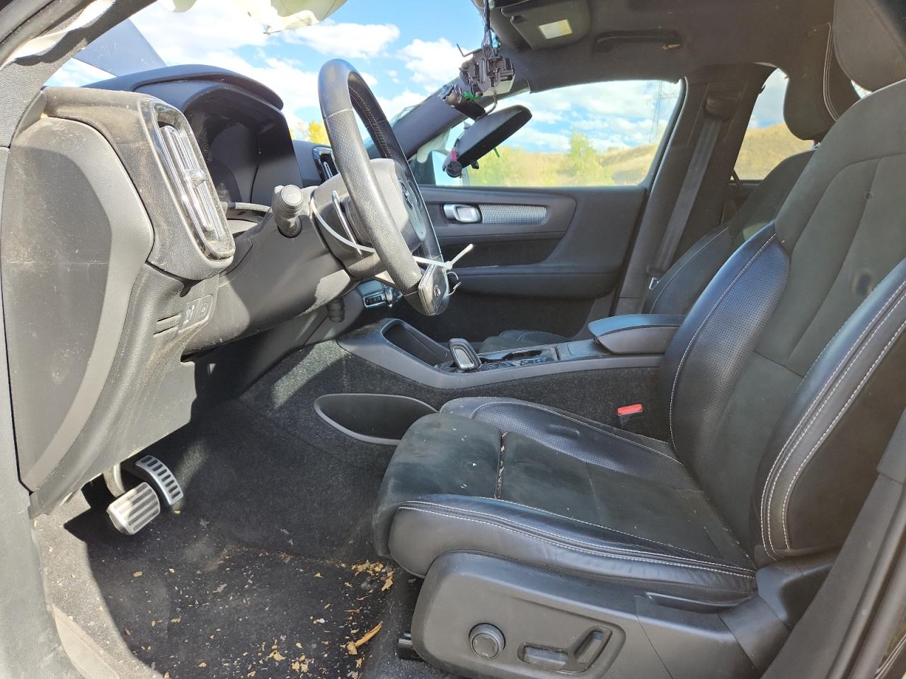 VOLVO XC40 T4 R-DESIGN