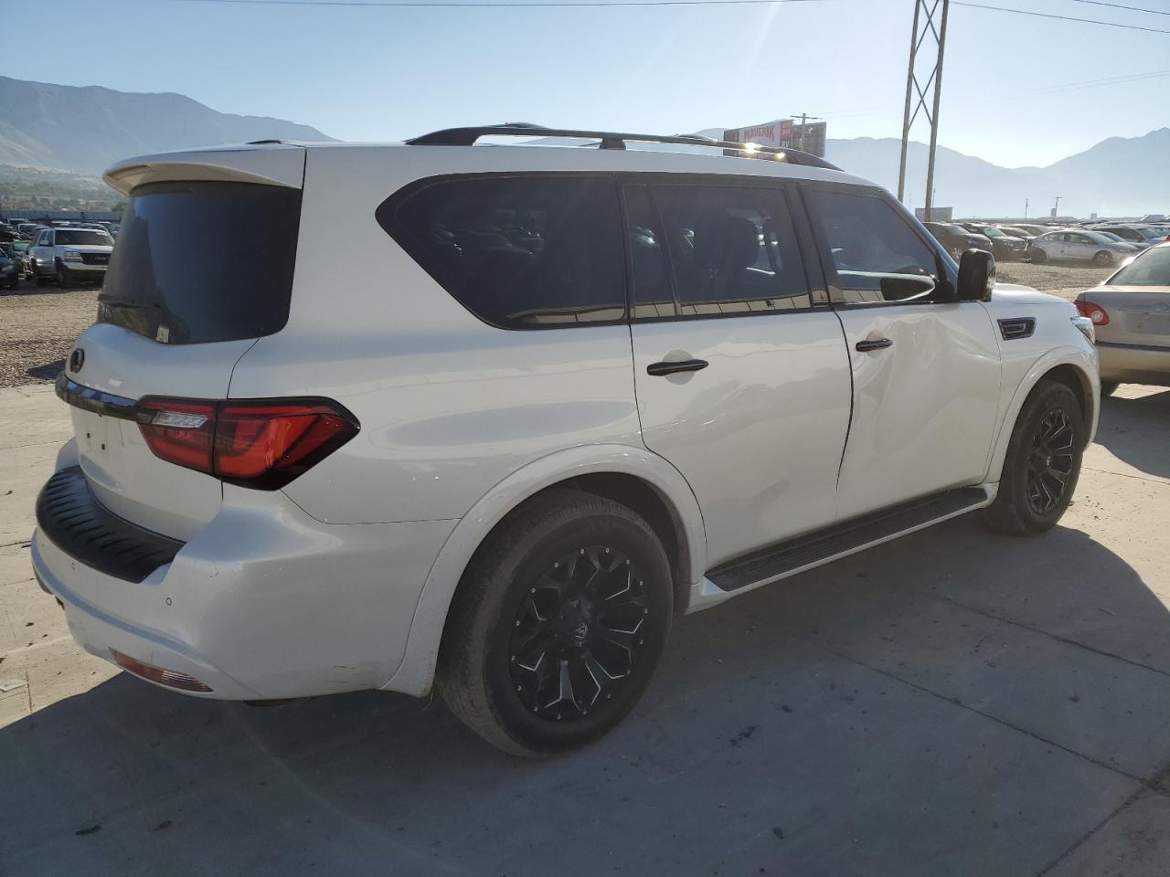 INFINITI QX80 LUXE
