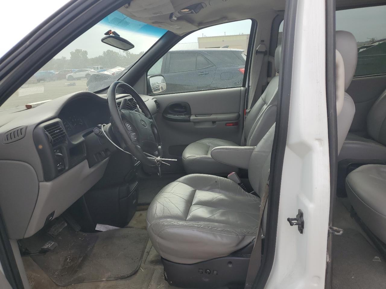 Lot #3292762802 2000 OLDSMOBILE SILHOUETTE