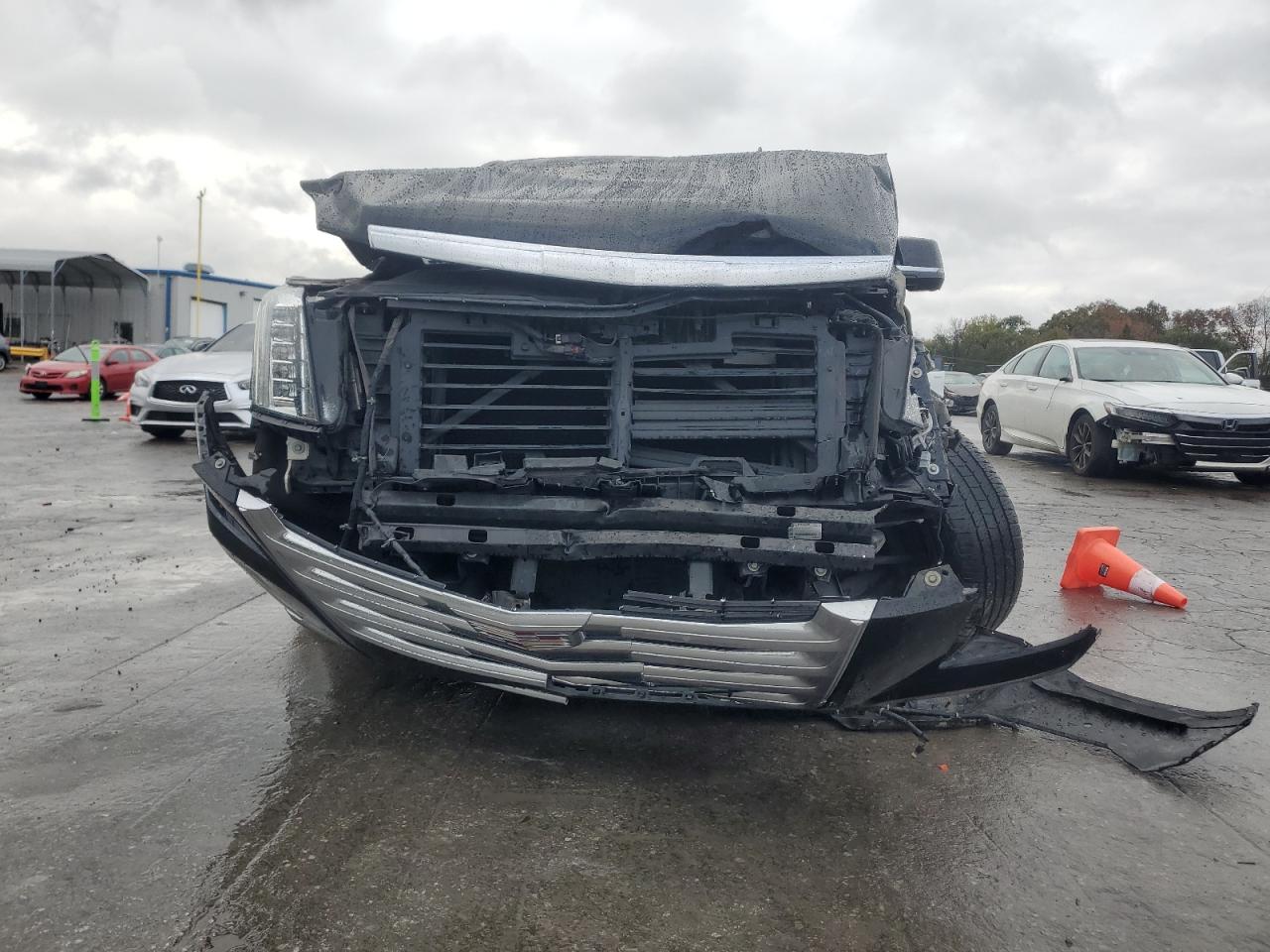 CADILLAC ESCALADE LUXURY