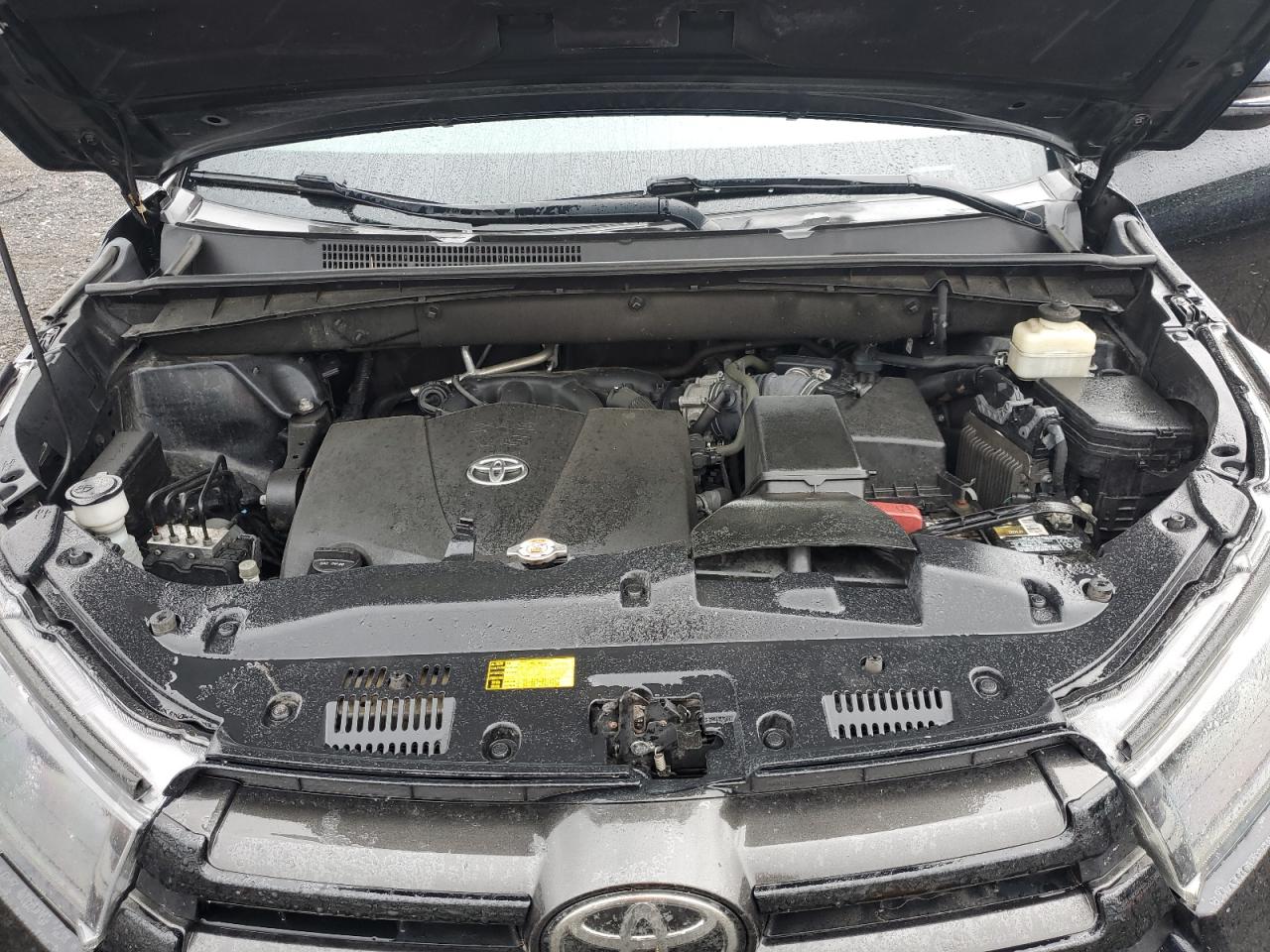 TOYOTA HIGHLANDER SE