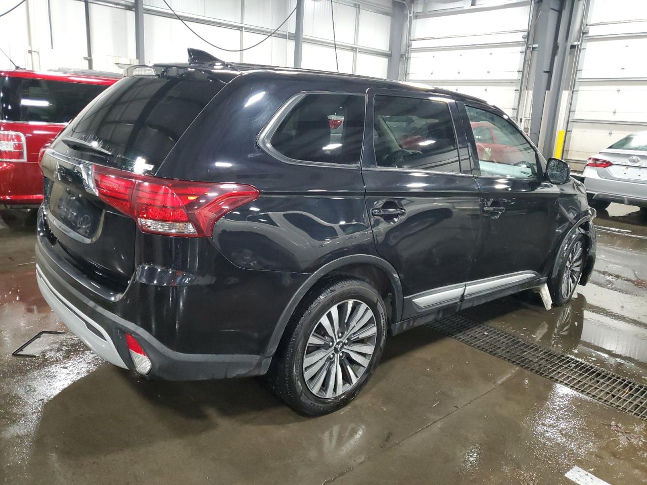 MITSUBISHI OUTLANDER SE