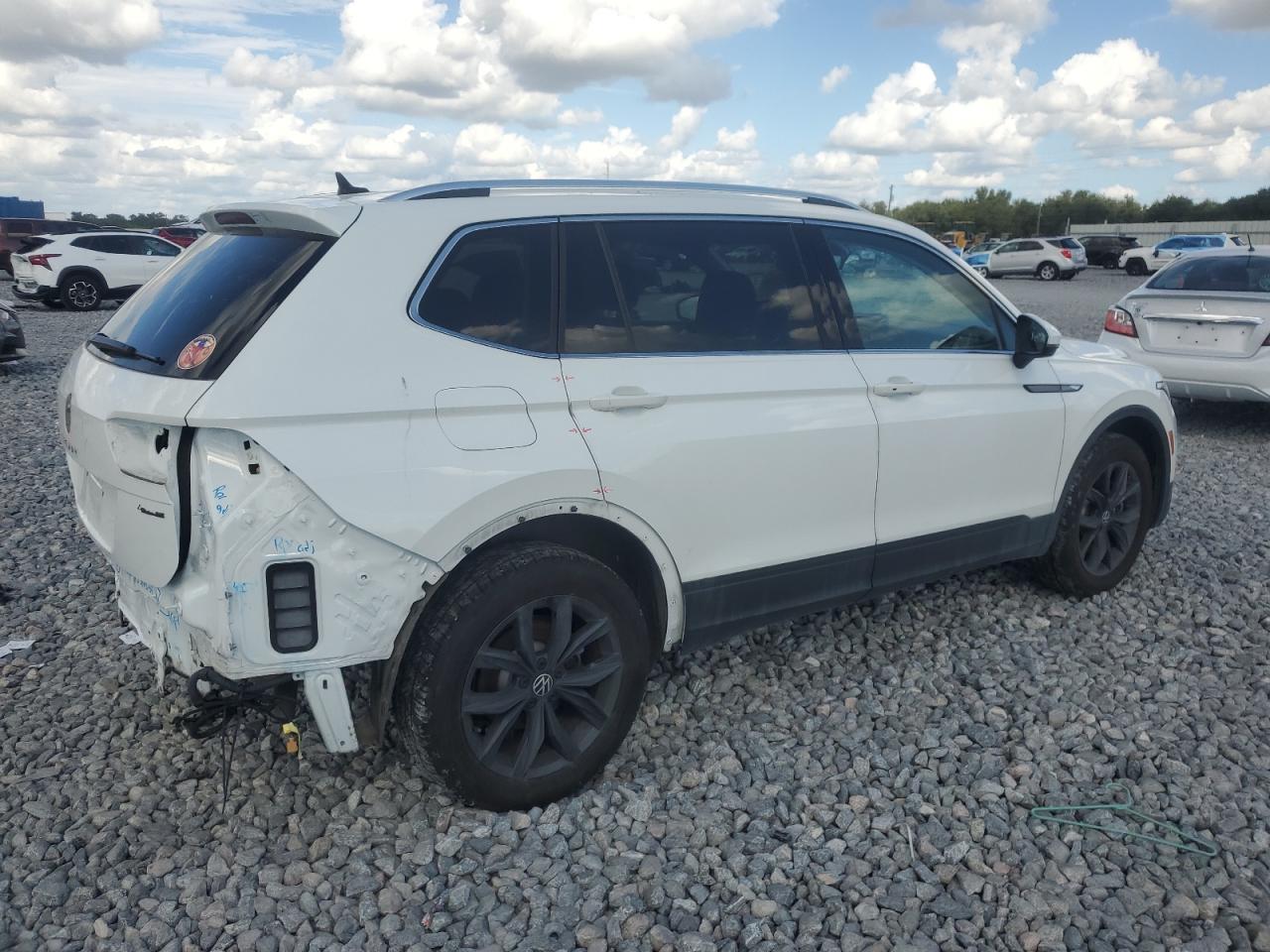VOLKSWAGEN TIGUAN SE