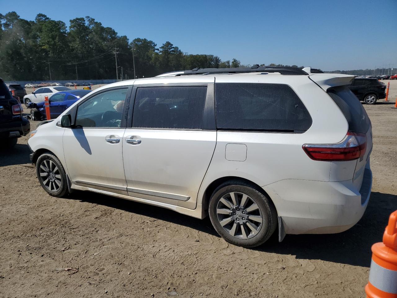 TOYOTA SIENNA XLE