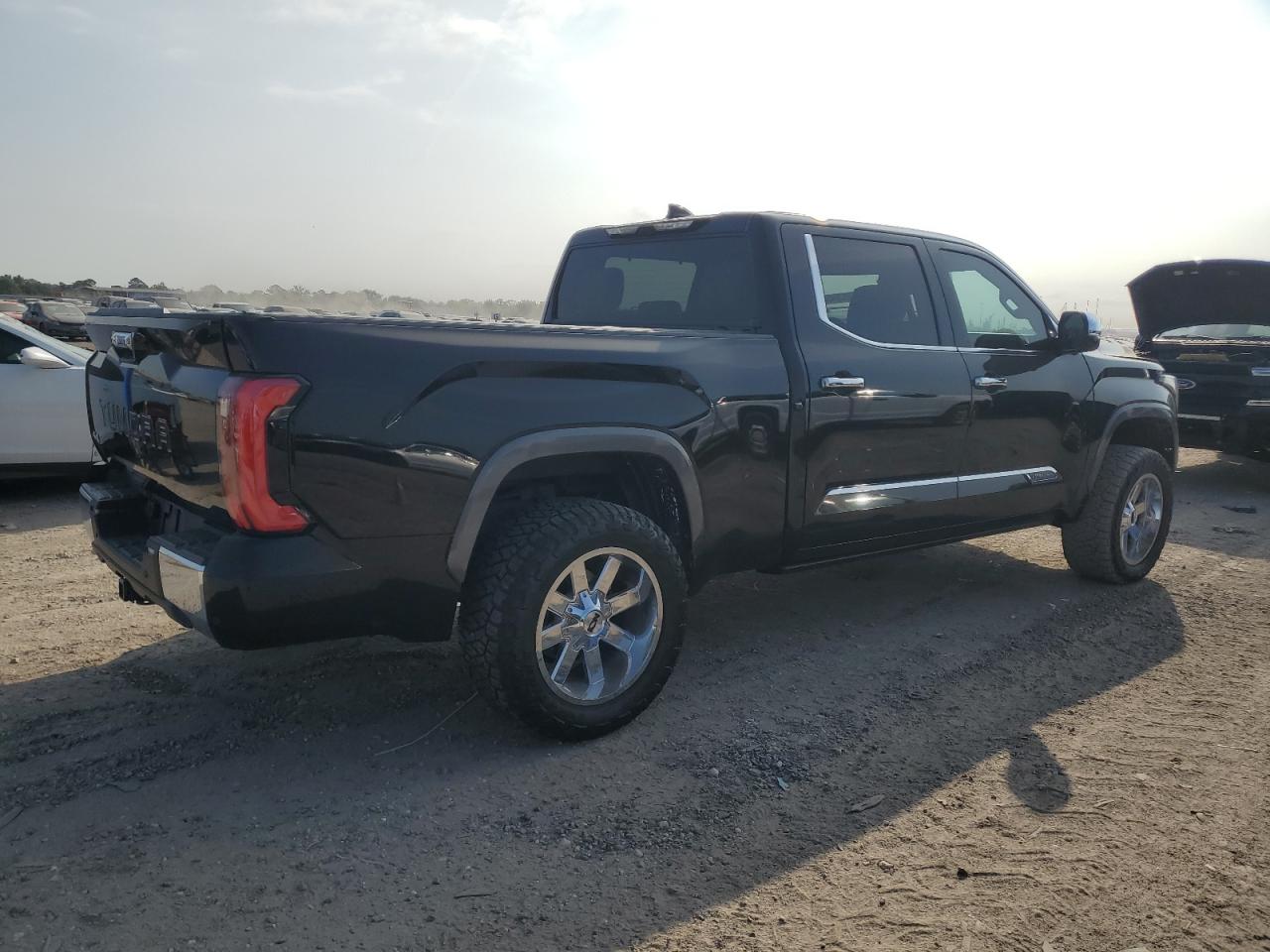 TOYOTA TUNDRA CREWMAX PLATINUM