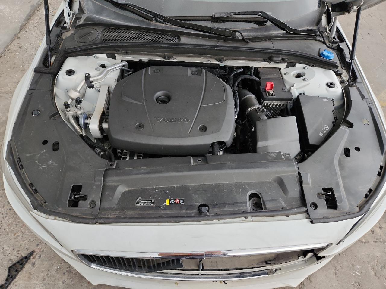 VOLVO S90 T5 MOMENTUM