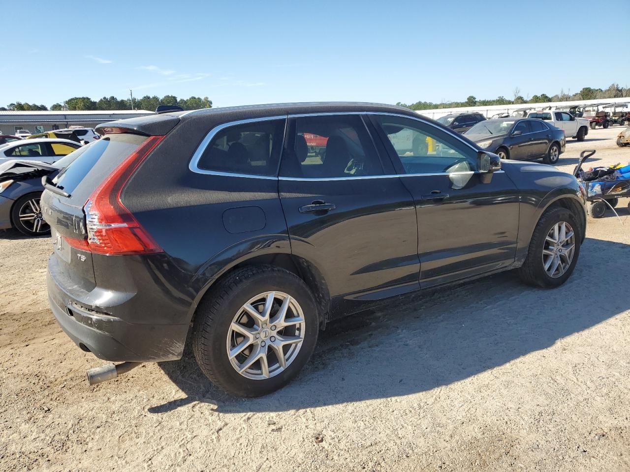 VOLVO XC60 T5 MOMENTUM