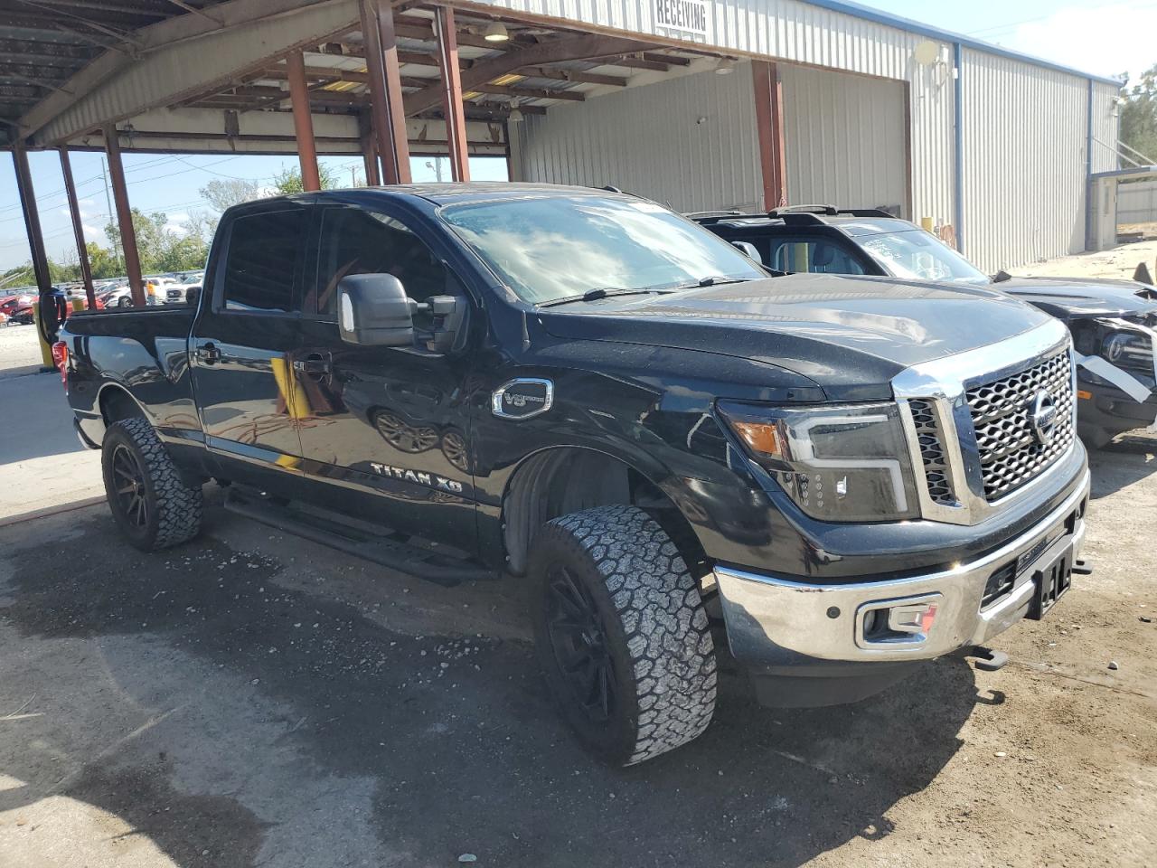 NISSAN TITAN SL
