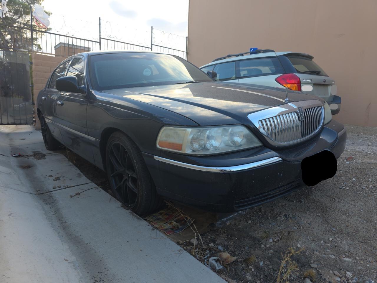 LINCOLN TOWN CAR SIGNATURE LIMITED