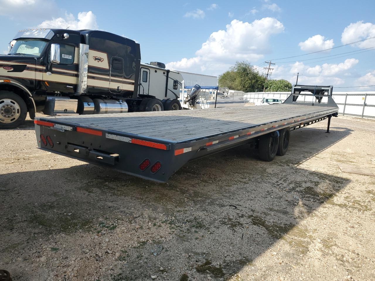 Lot #3271619377 2025 LAMAR UNKNOWN