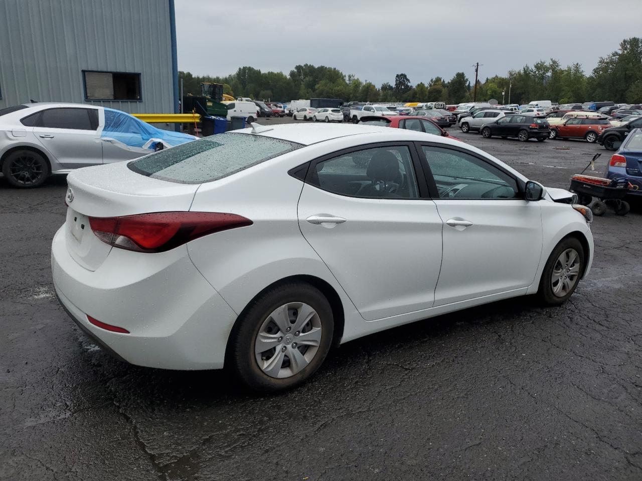 HYUNDAI ELANTRA SE