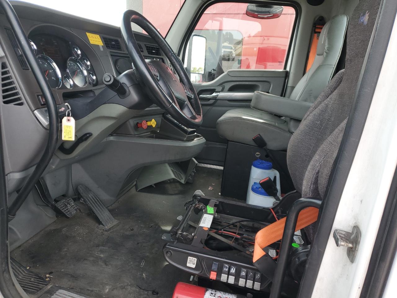 Lot #3312684160 2016 KENWORTH CONSTRUCTI