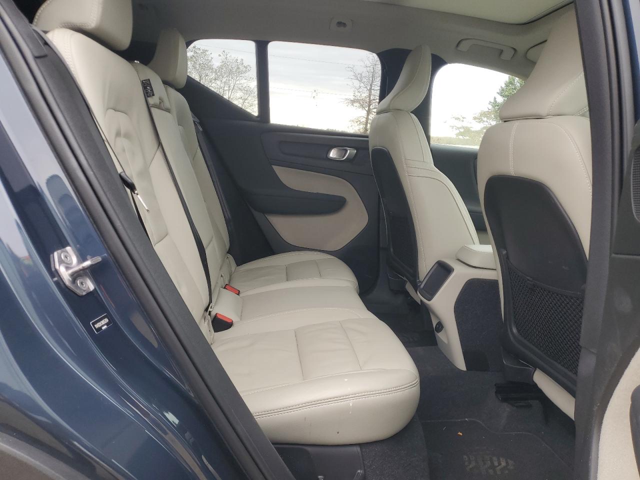 VOLVO XC40 T5 MOMENTUM