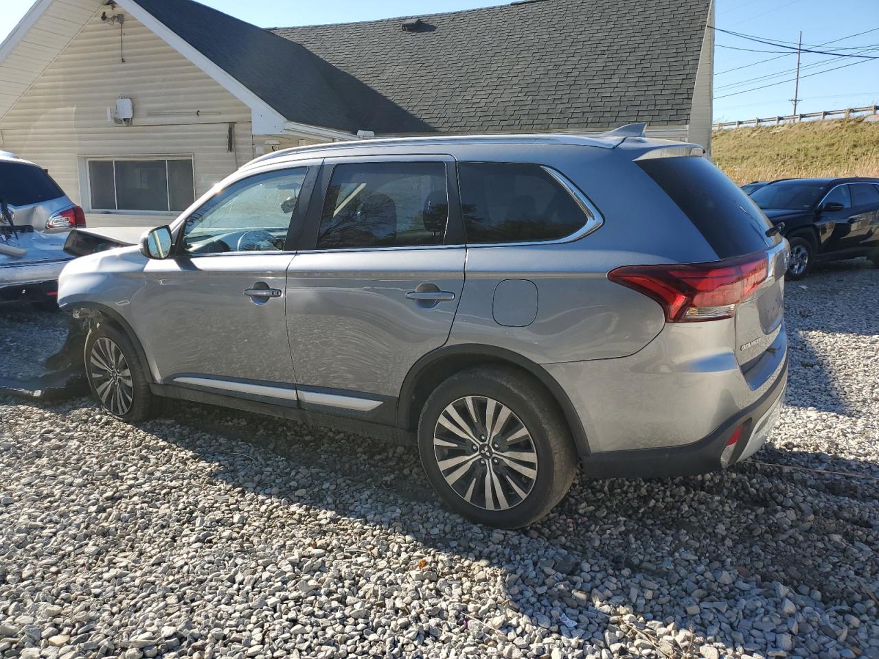 MITSUBISHI OUTLANDER SE