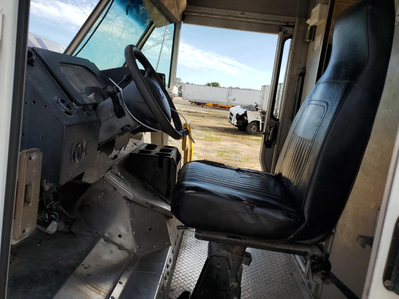 FORD ECONOLINE E450 SUPER DUTY COMMERCIAL STRIPPED CHASSIS