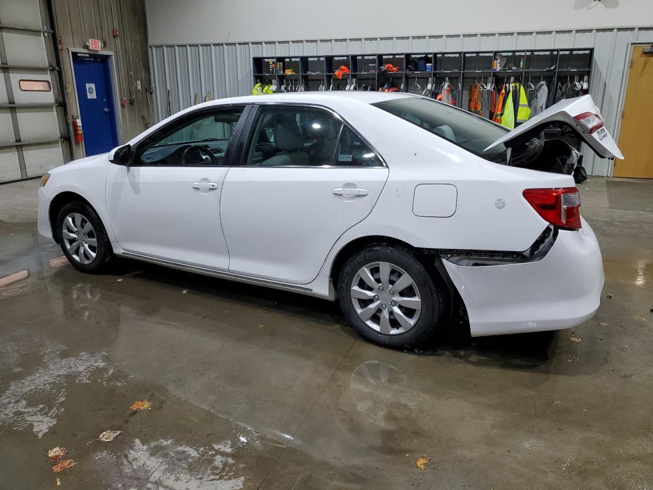 TOYOTA CAMRY BASE