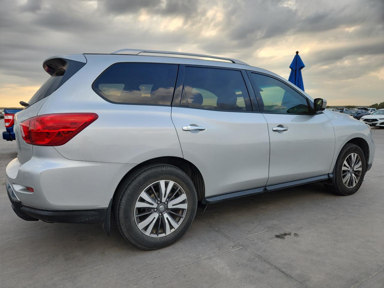 Lot #3317693065 2017 NISSAN PATHFINDER