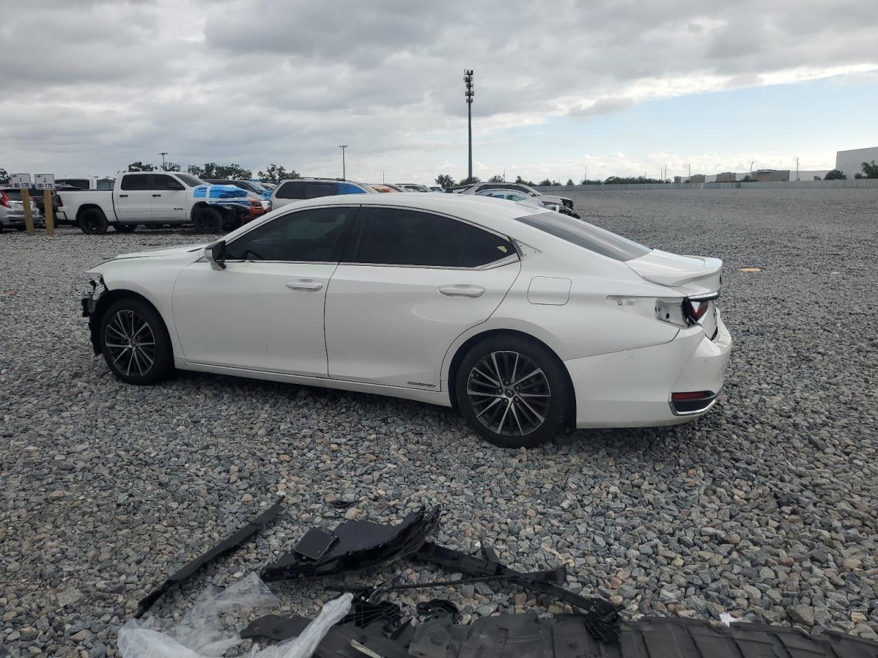 LEXUS ES 300H BASE