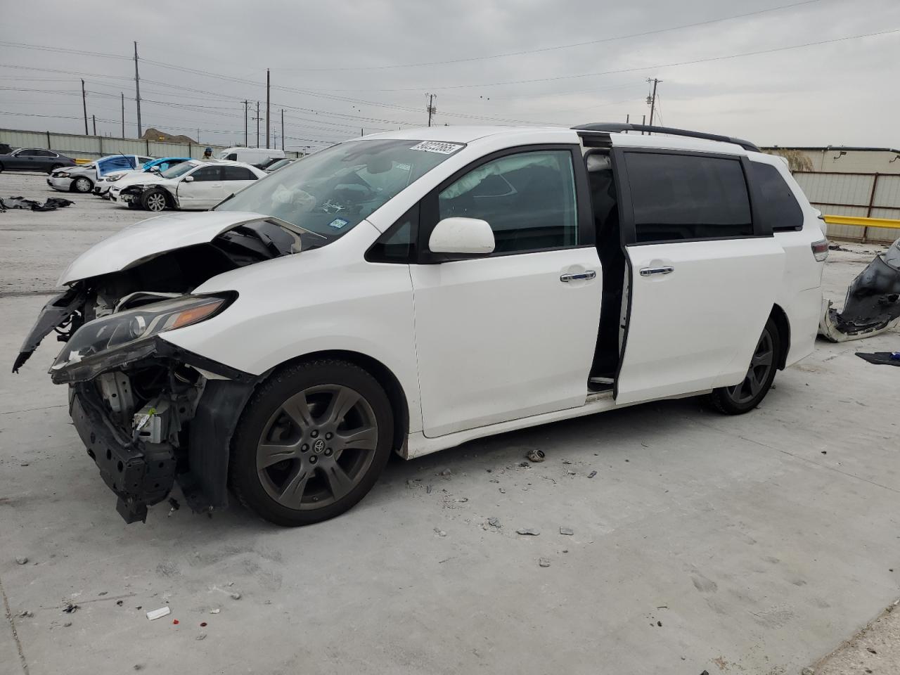 Lot #3279869320 2019 TOYOTA SIENNA SE