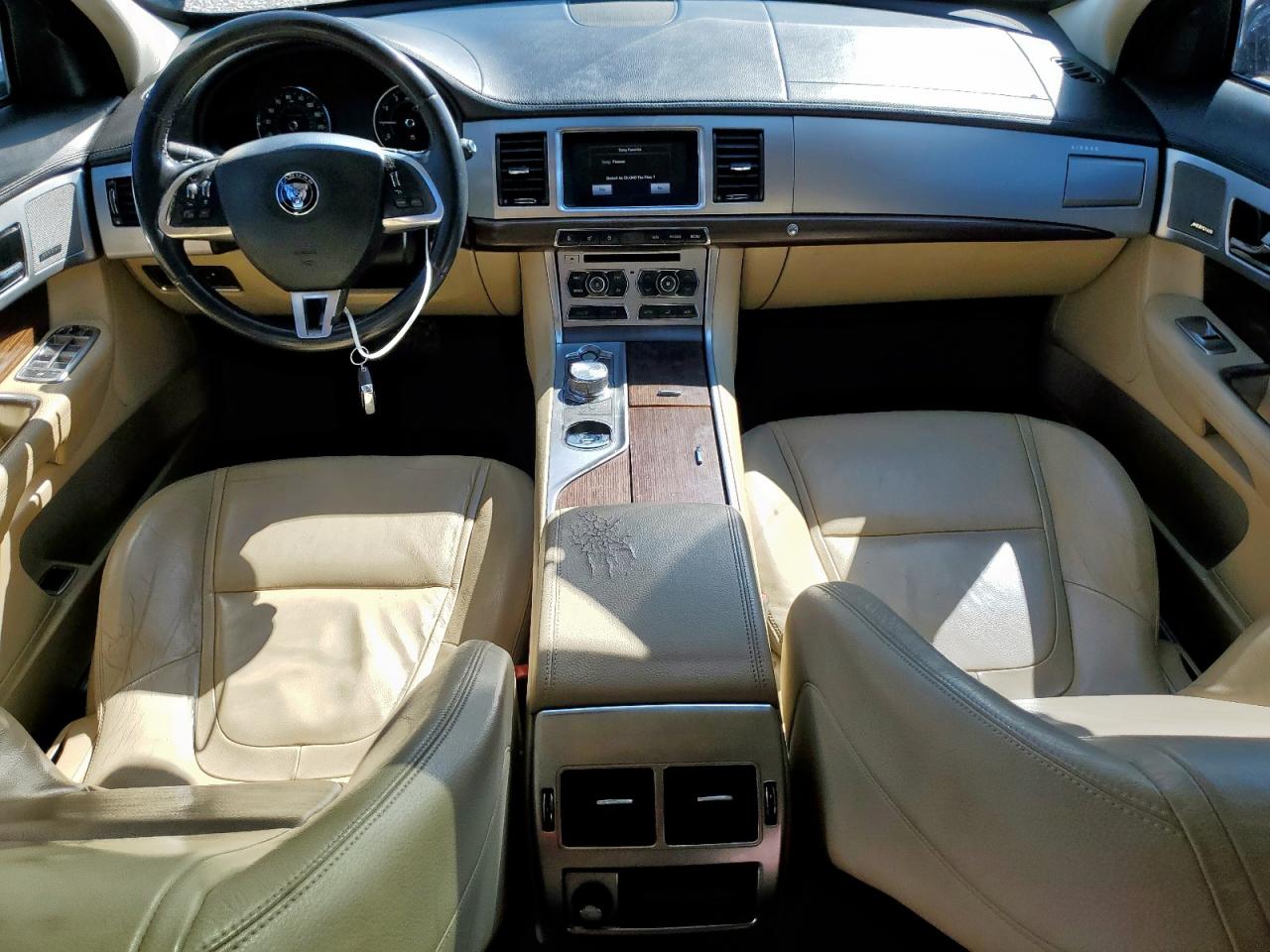 JAGUAR XF 2.0T PREMIUM