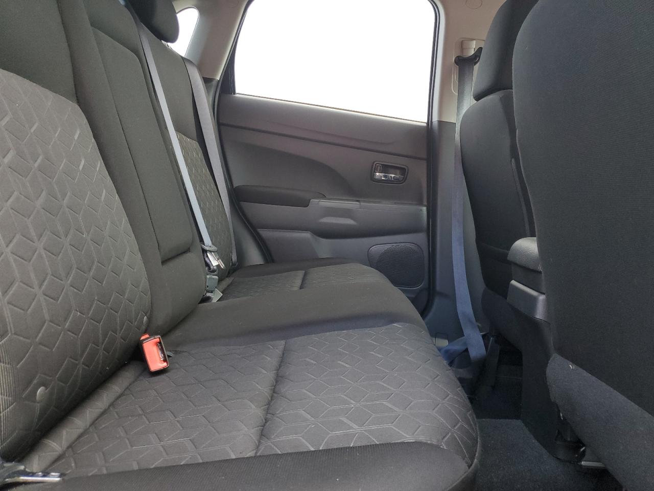 MITSUBISHI OUTLANDER ES