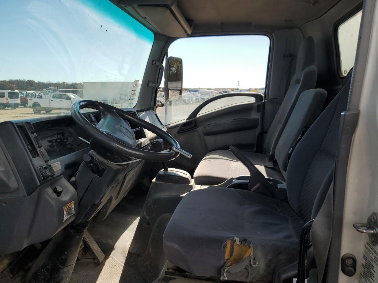 Lot #3311465273 2009 ISUZU NPR