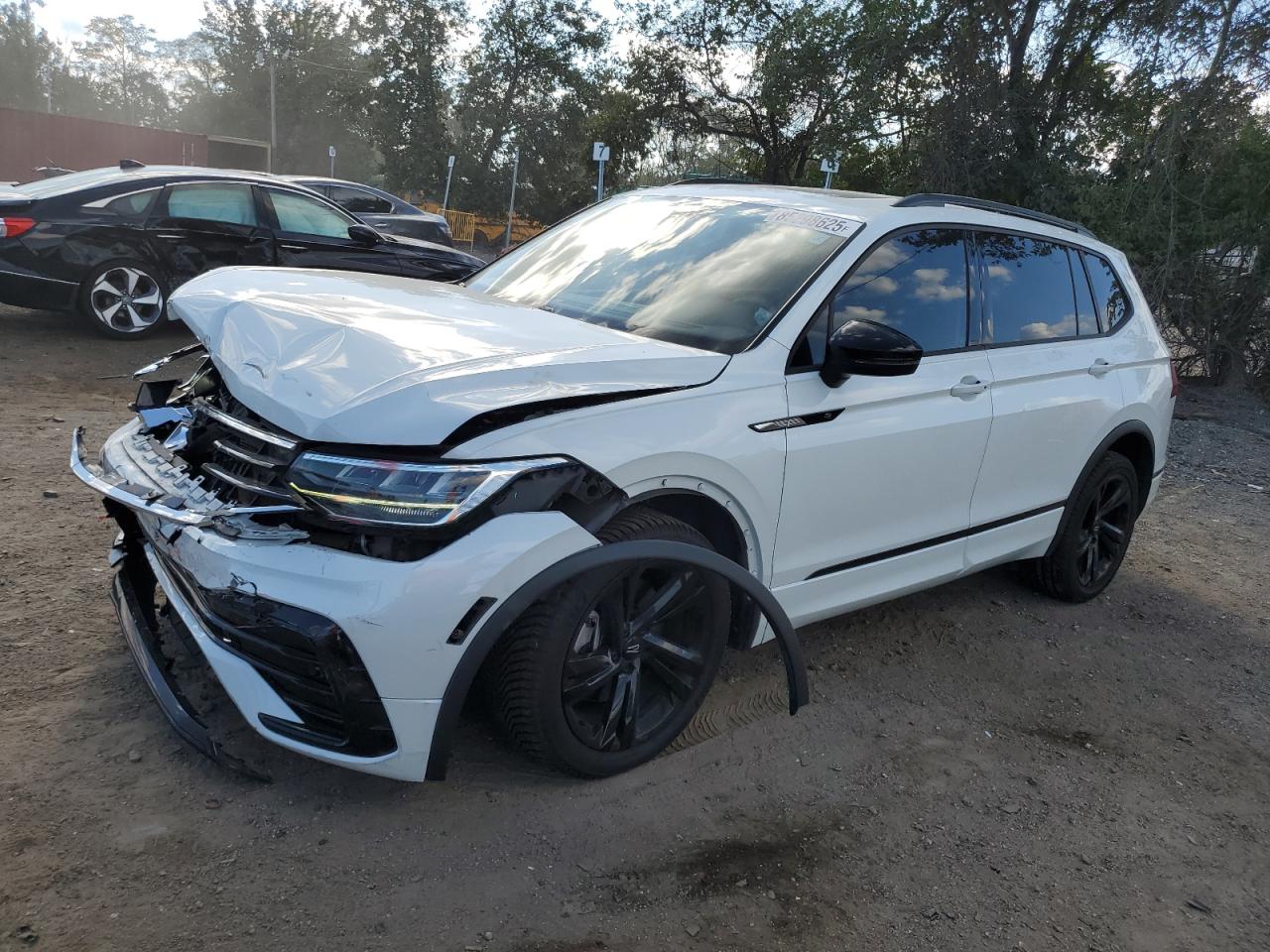 VOLKSWAGEN TIGUAN SE R-LINE BLACK
