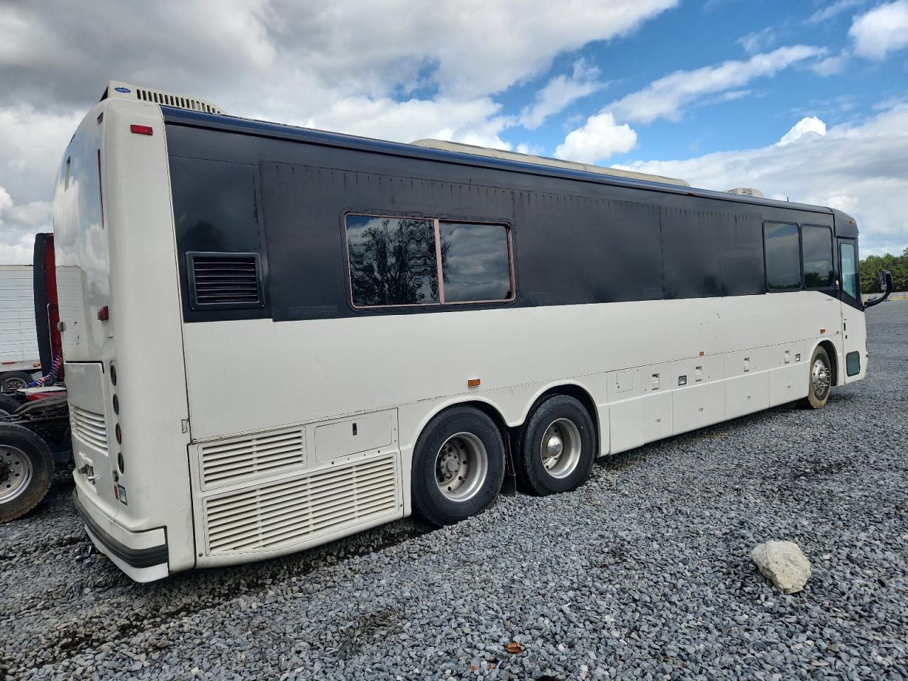 Lot #3275683783 2004 BLUE BLUEBIRD