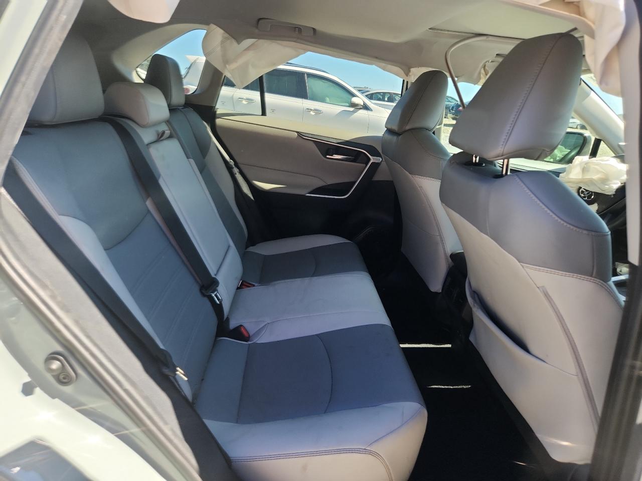 TOYOTA RAV4 XLE PREMIUM