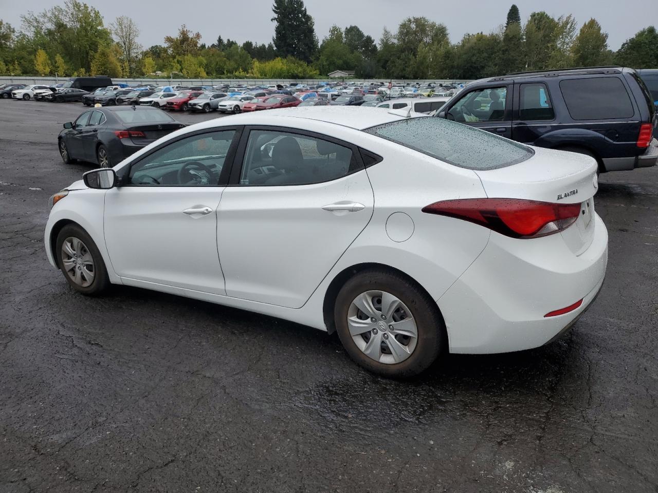HYUNDAI ELANTRA SE