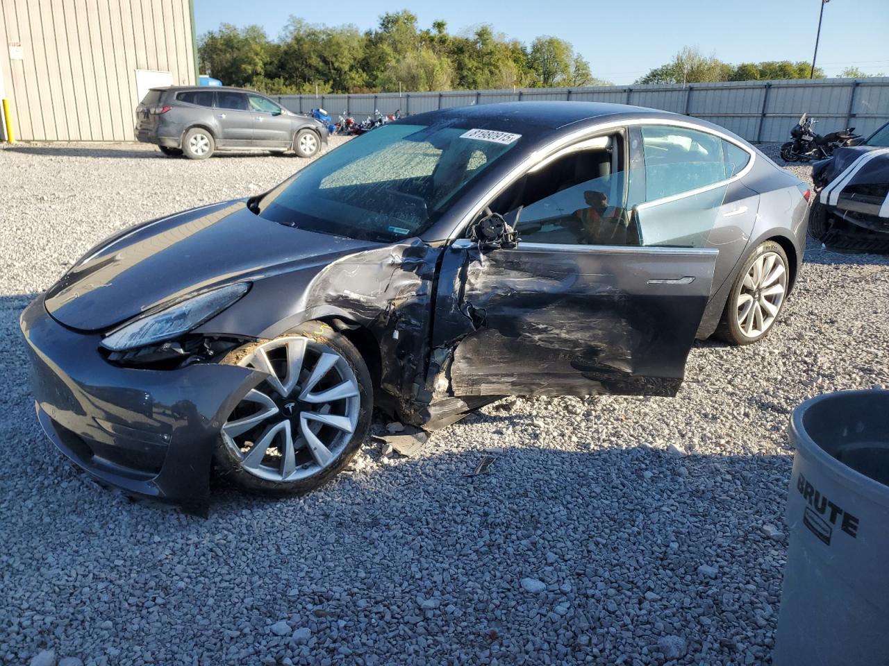 TESLA MODEL 3