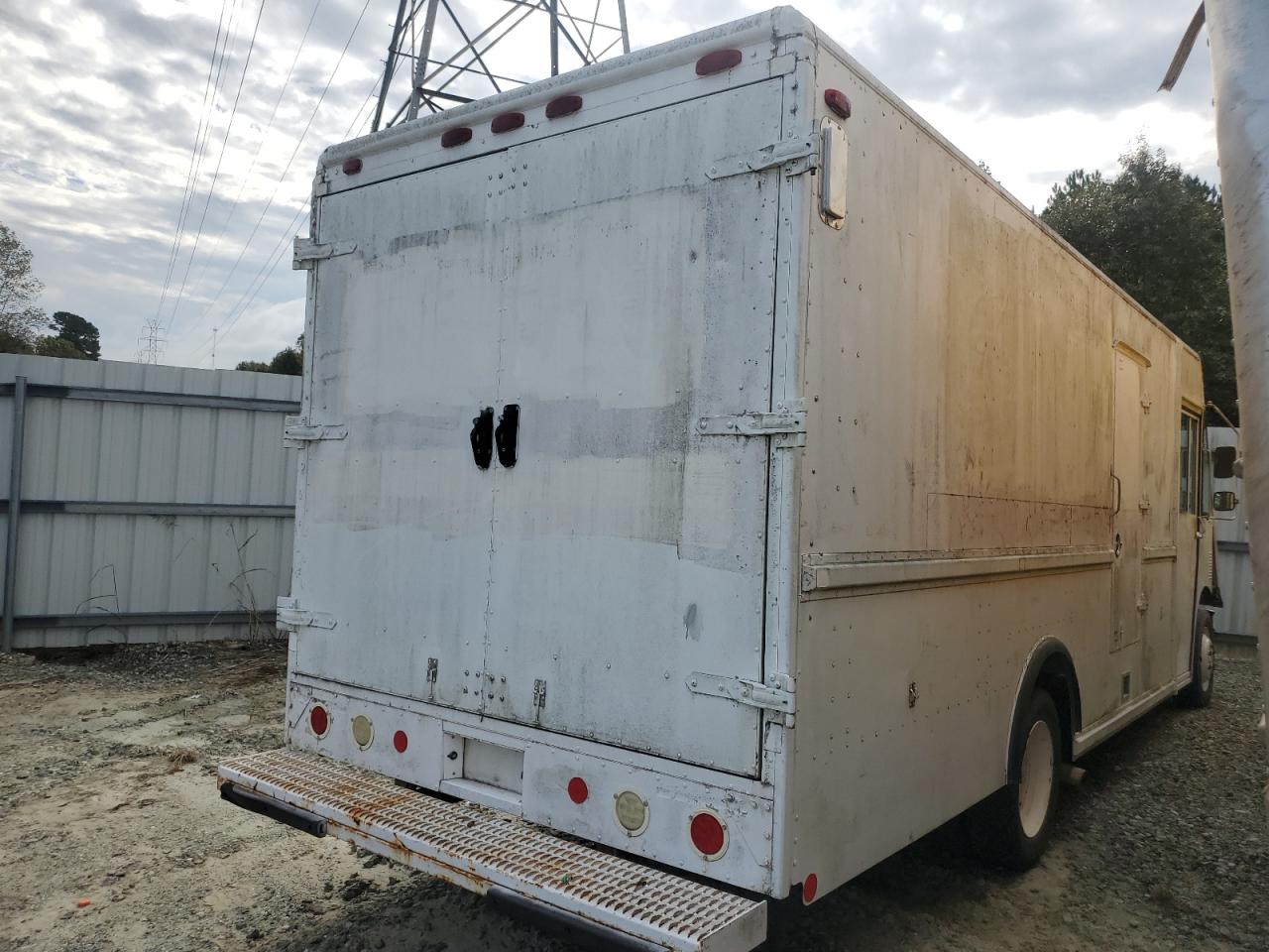 Lot #3309281616 2000 FREIGHTLINER CHASSIS M