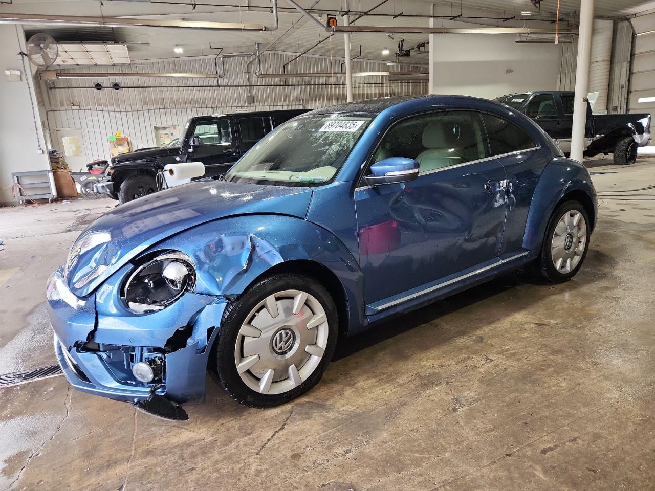 VOLKSWAGEN BEETLE SE