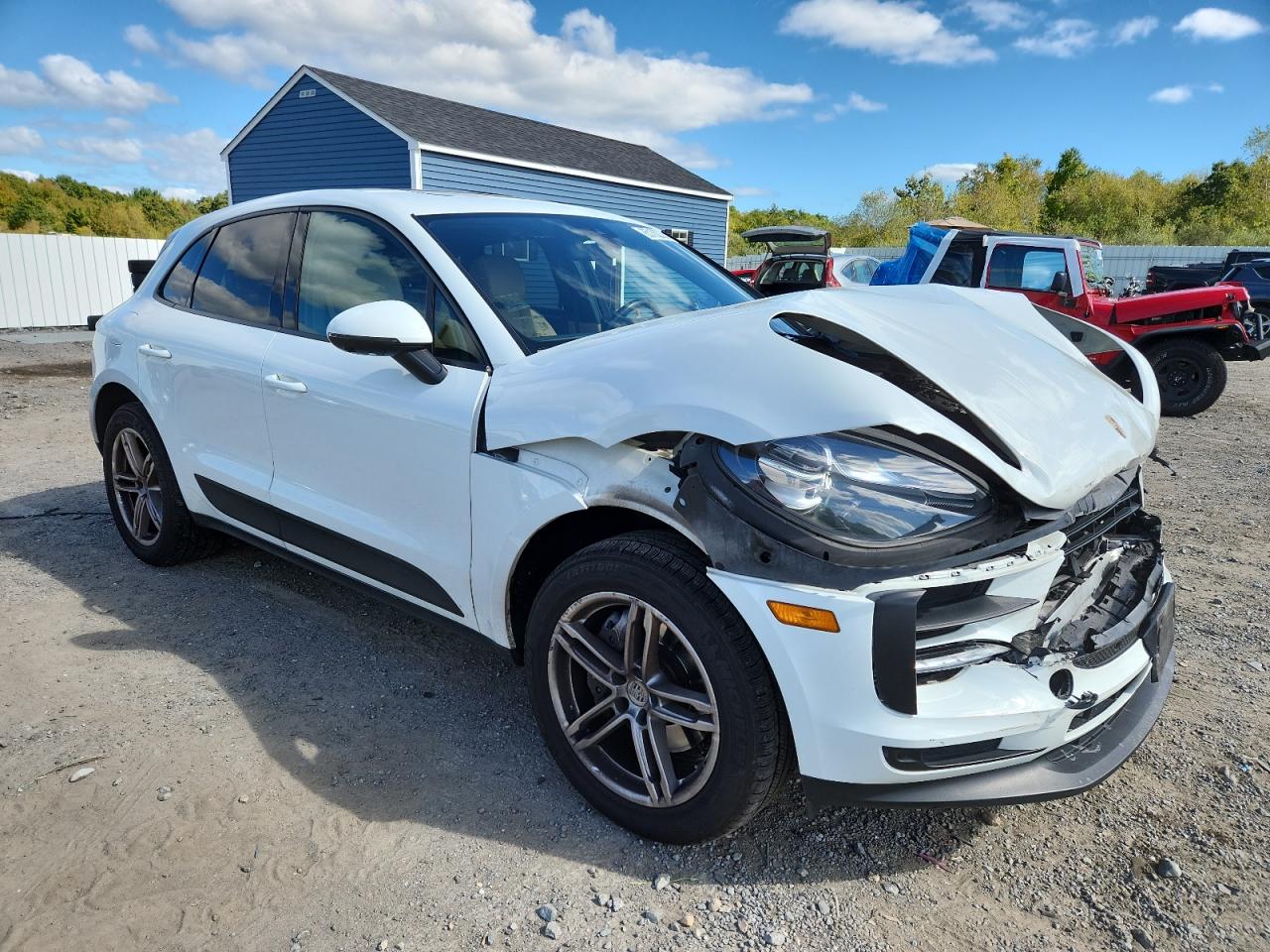 PORSCHE MACAN